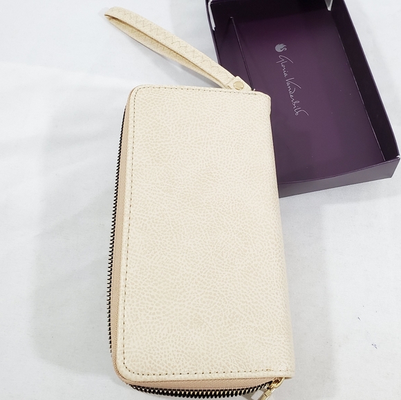 New Gloria Vanderbilt Wallet Wristlet Holds Cell P - Picture 4 of 8